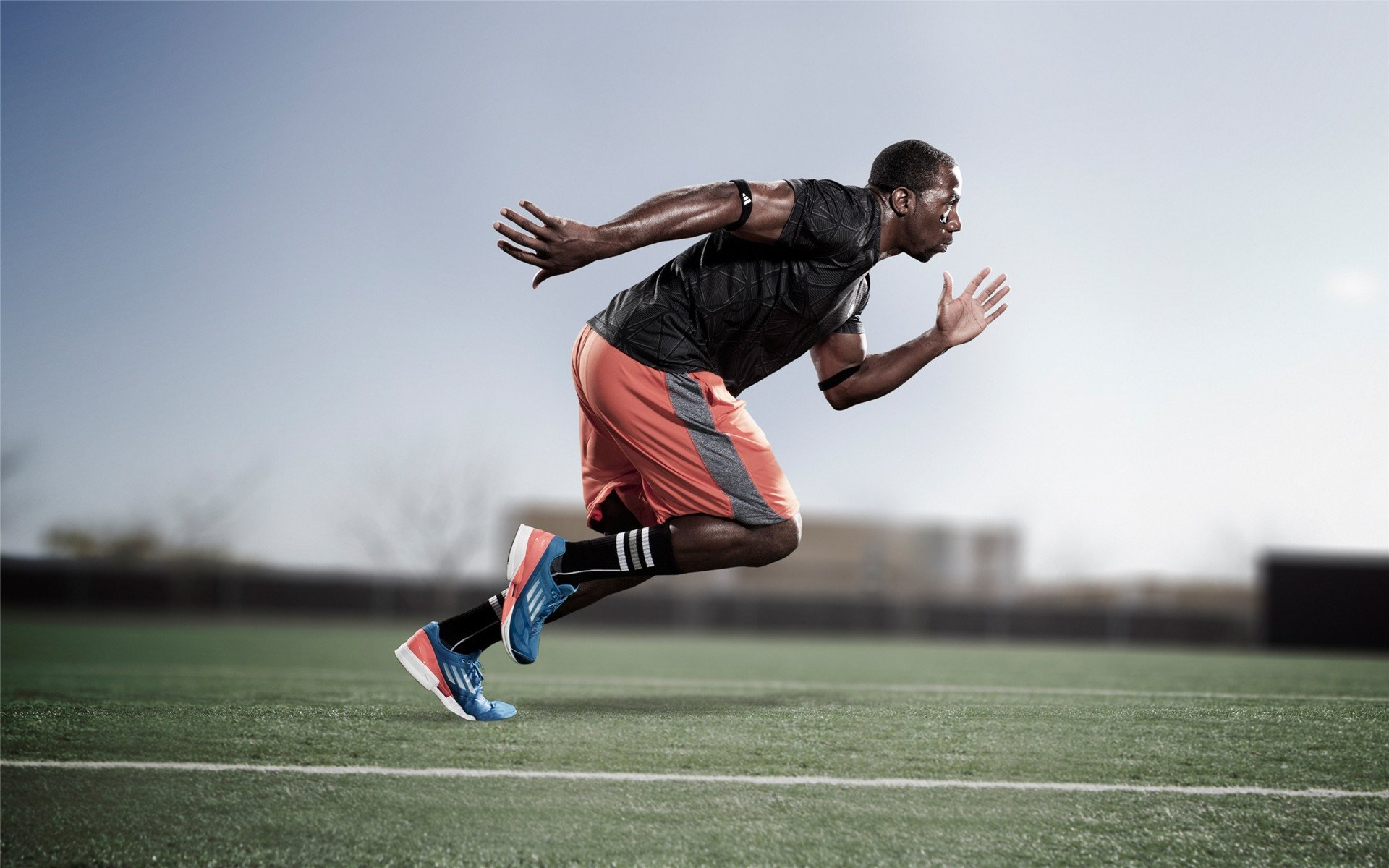 地方球队文化建设深入球员自发组织社区公益篮球赛,篮球公益活动宣传